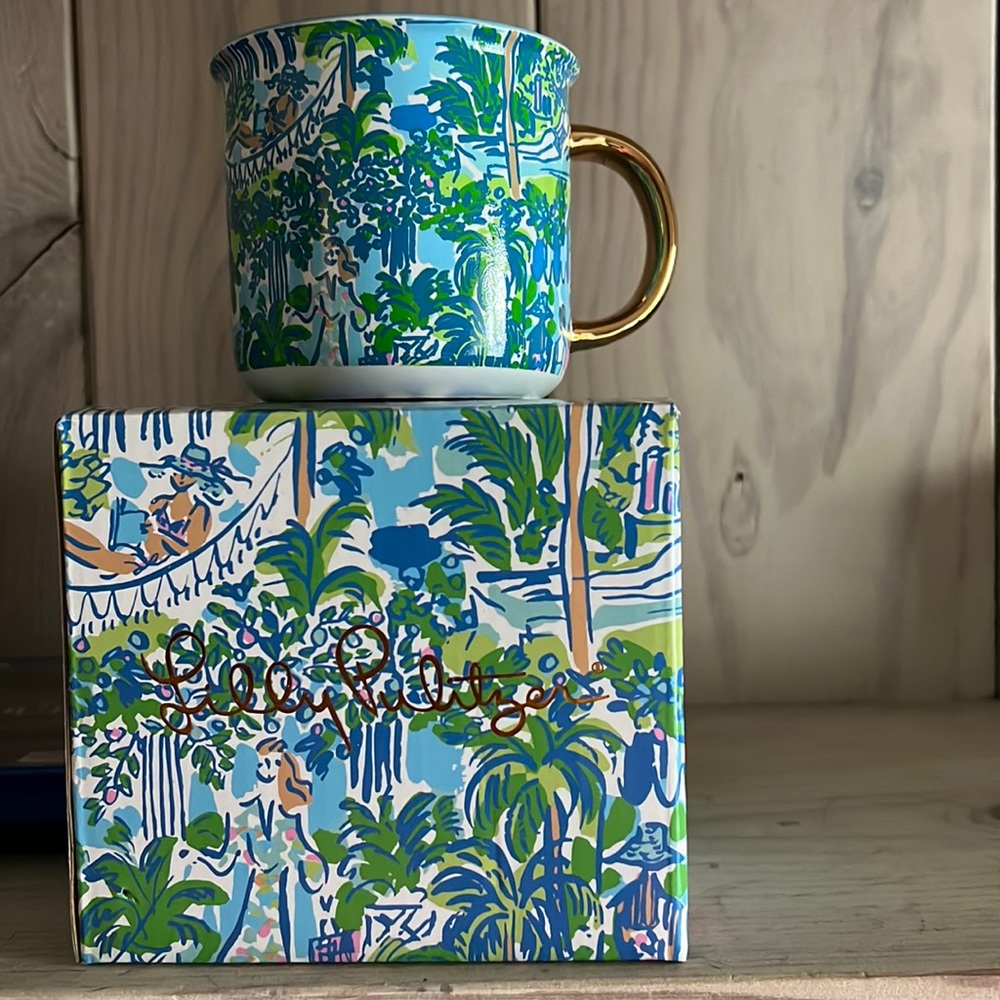 NWT Lilly Pulitzer sprout green Lilly on holiday mug